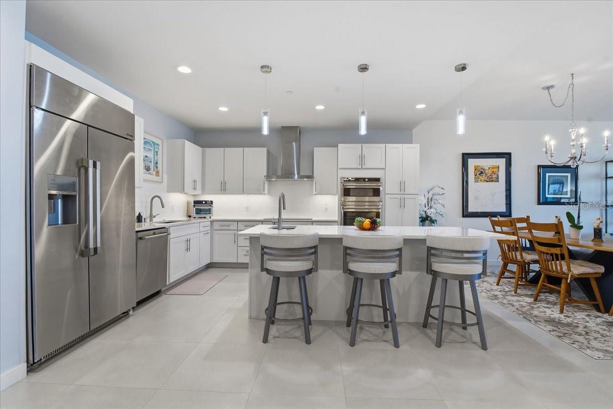 MARINA BAY 880 CONDO - Residential