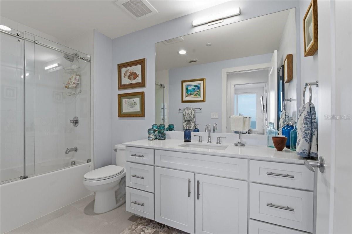 MARINA BAY 880 CONDO - Residential