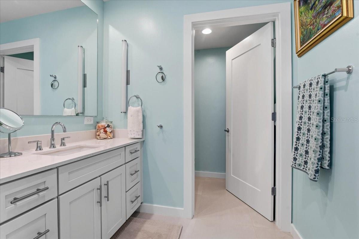 MARINA BAY 880 CONDO - Residential