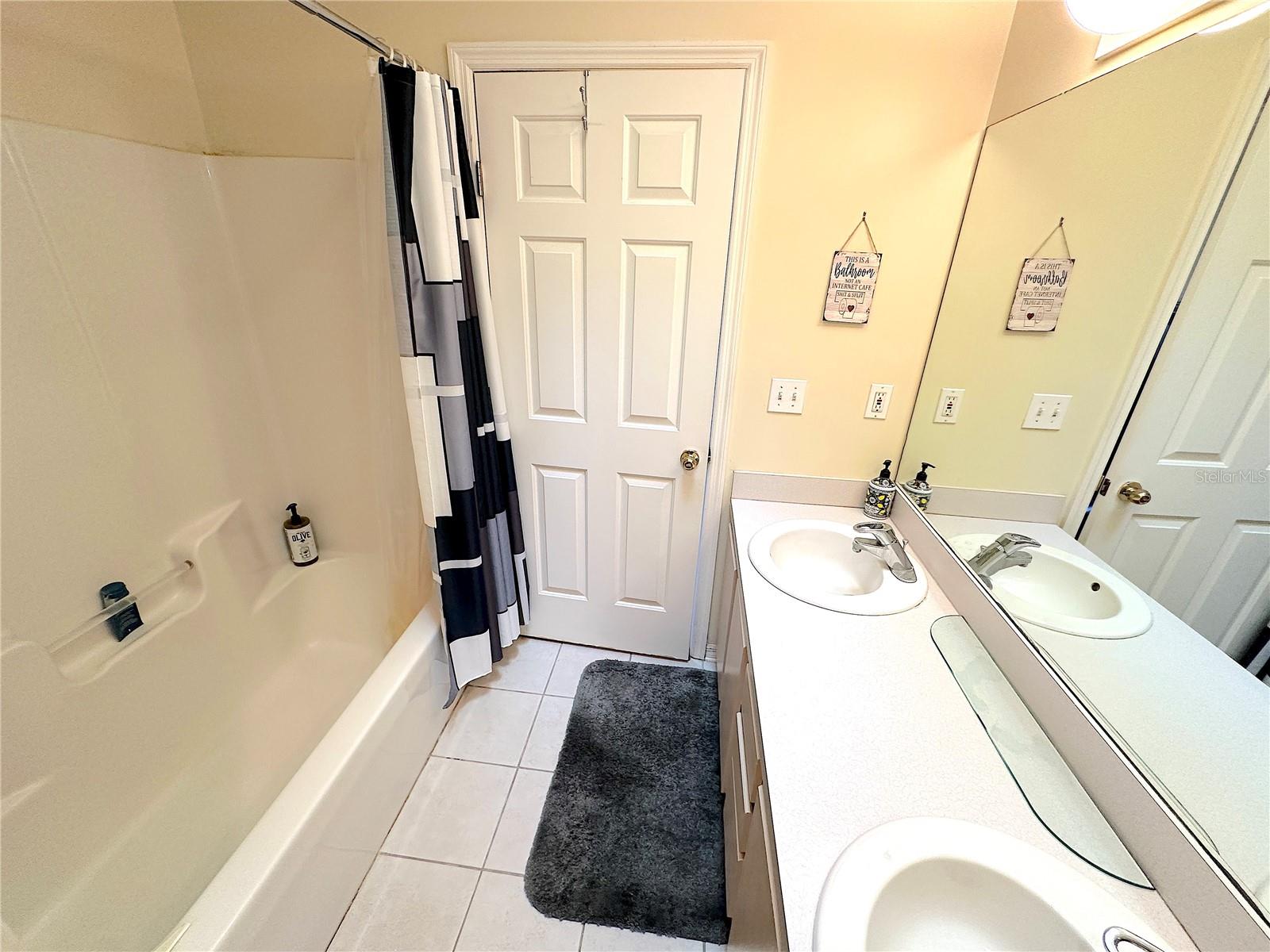 MENTONE - Residential Lease