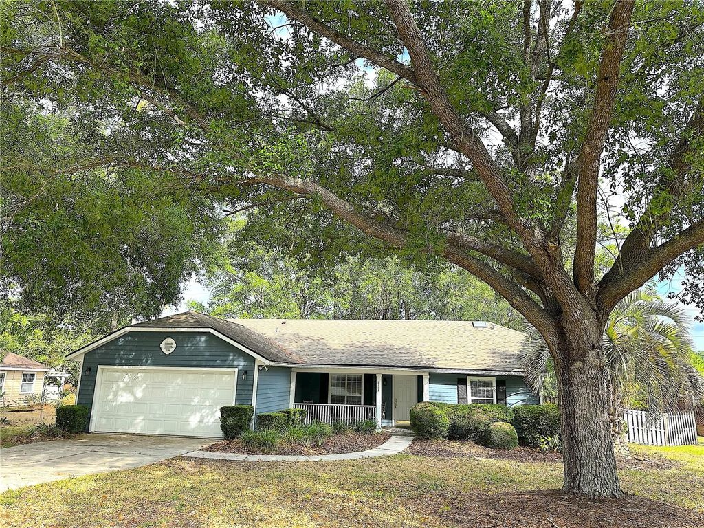 Photo of 8108 SW 65th Lane, Gainesville, FL 32608 (MLS # GC539916)