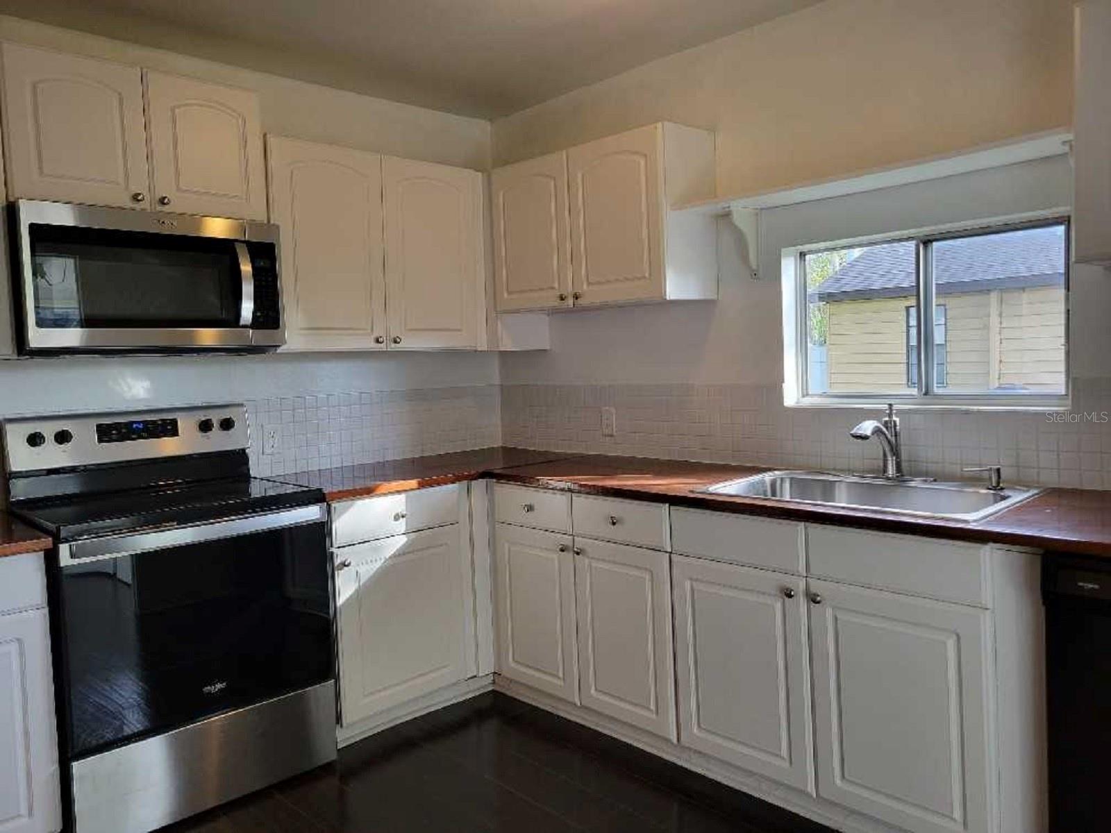 PINE CREST VILLA ADD 6 - Residential