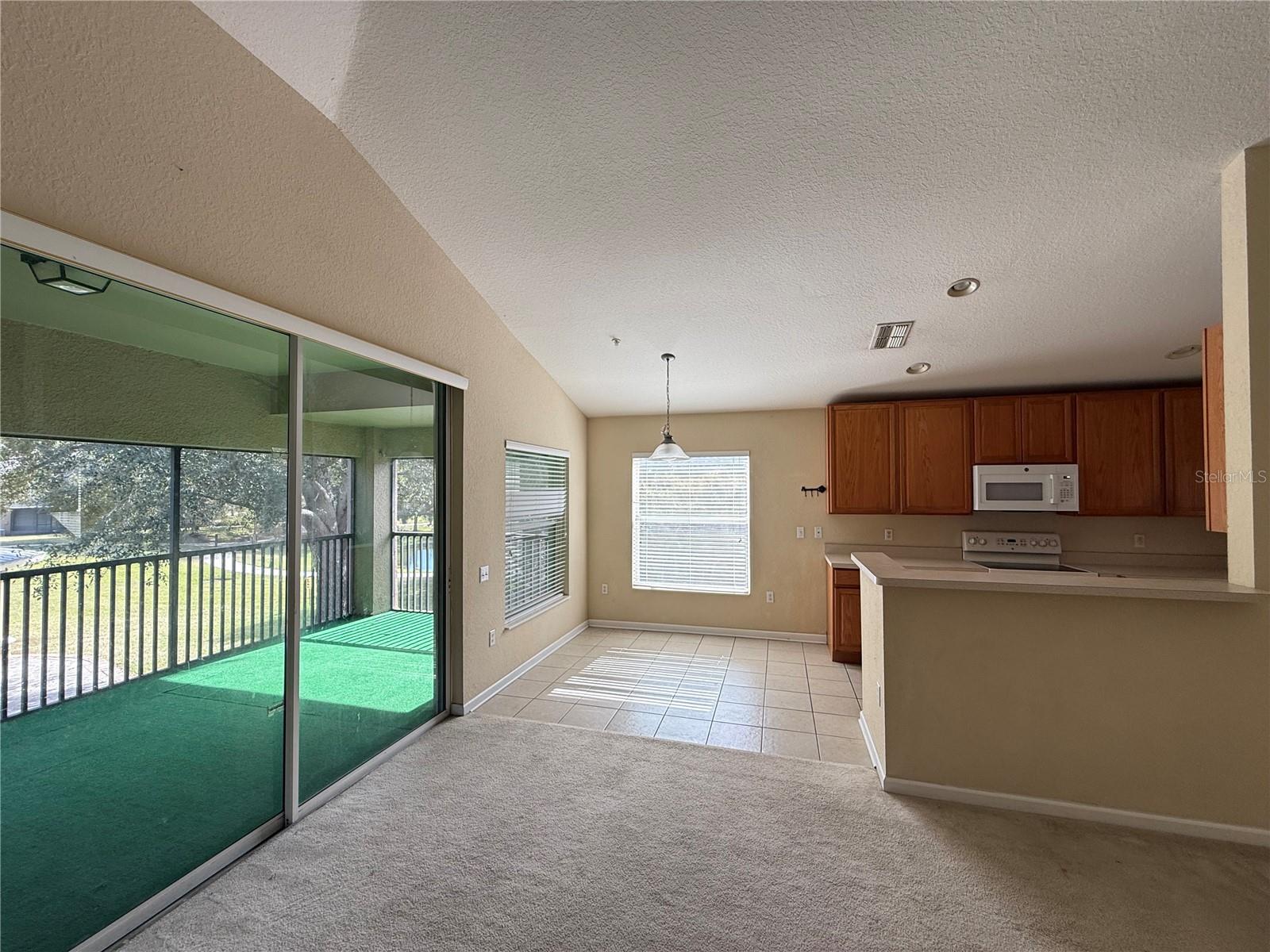 CARRIAGE HOMES/STONEBRIDGE COM - Residential Lease