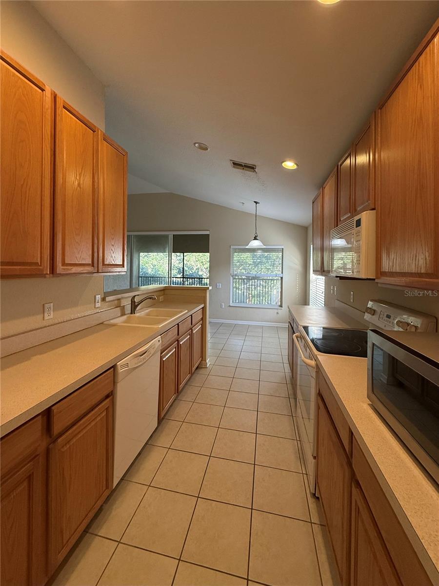 CARRIAGE HOMES/STONEBRIDGE COM - Residential Lease