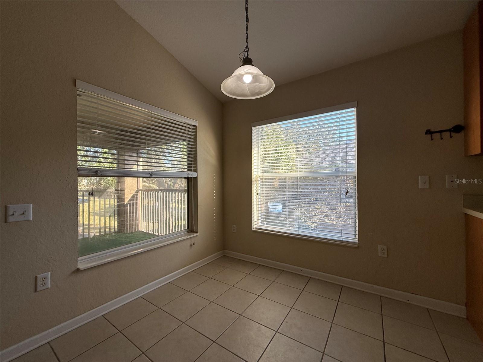 CARRIAGE HOMES/STONEBRIDGE COM - Residential Lease