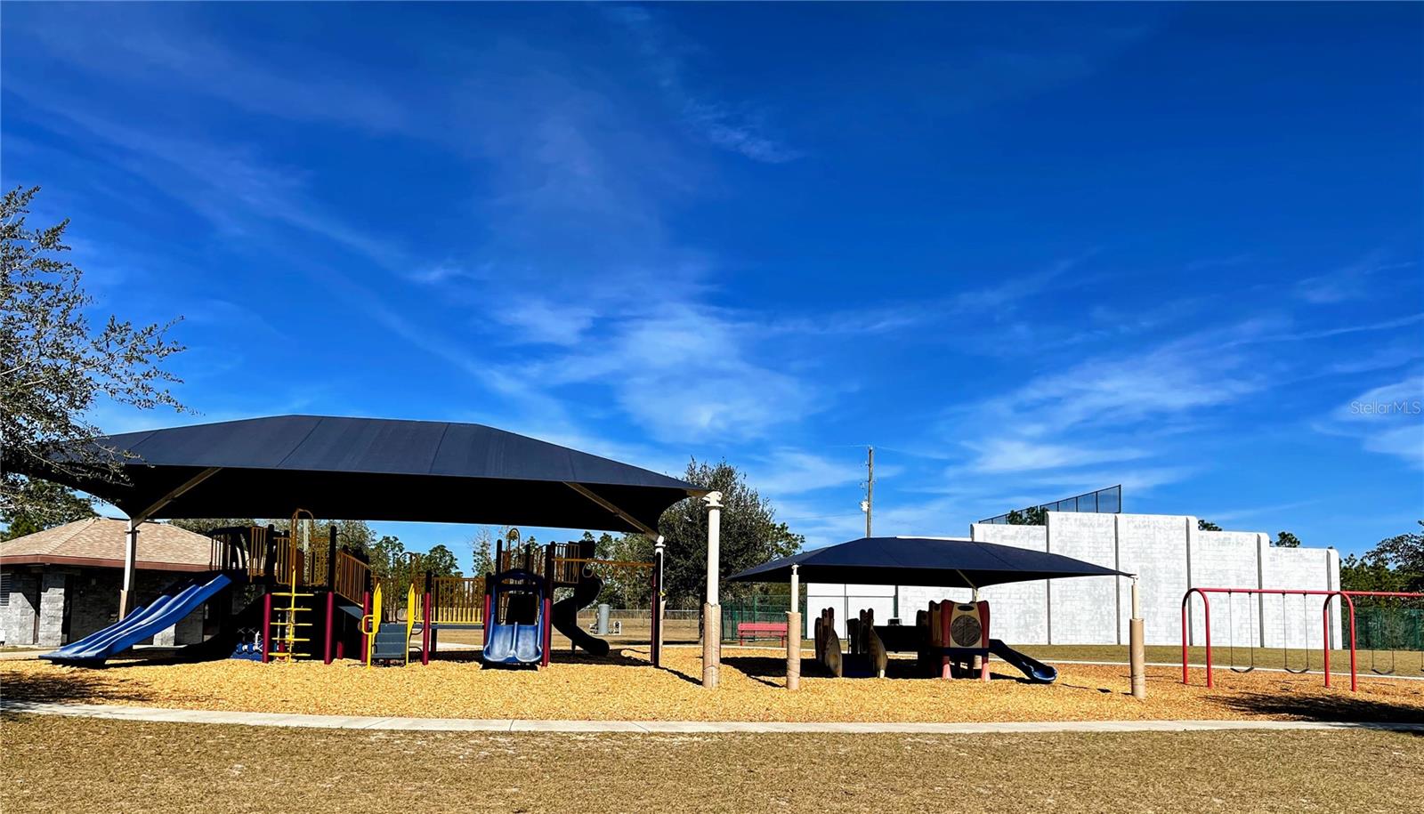 RAINBOW LAKES ESTATE - Land