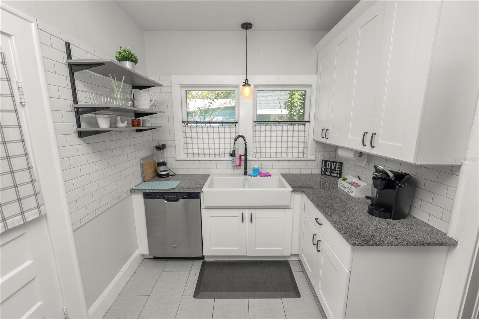 LAKE HUNTER TERRACE - Residential