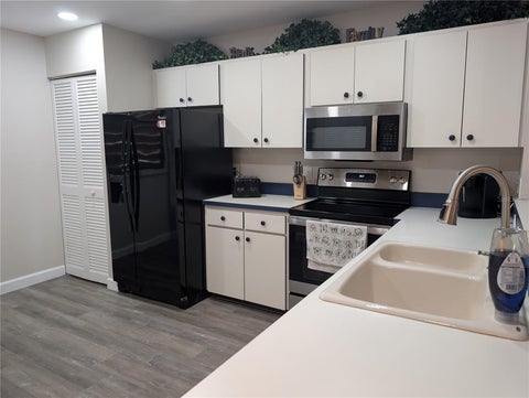 135 Wild Palm Drive, Bradenton, FL 34210