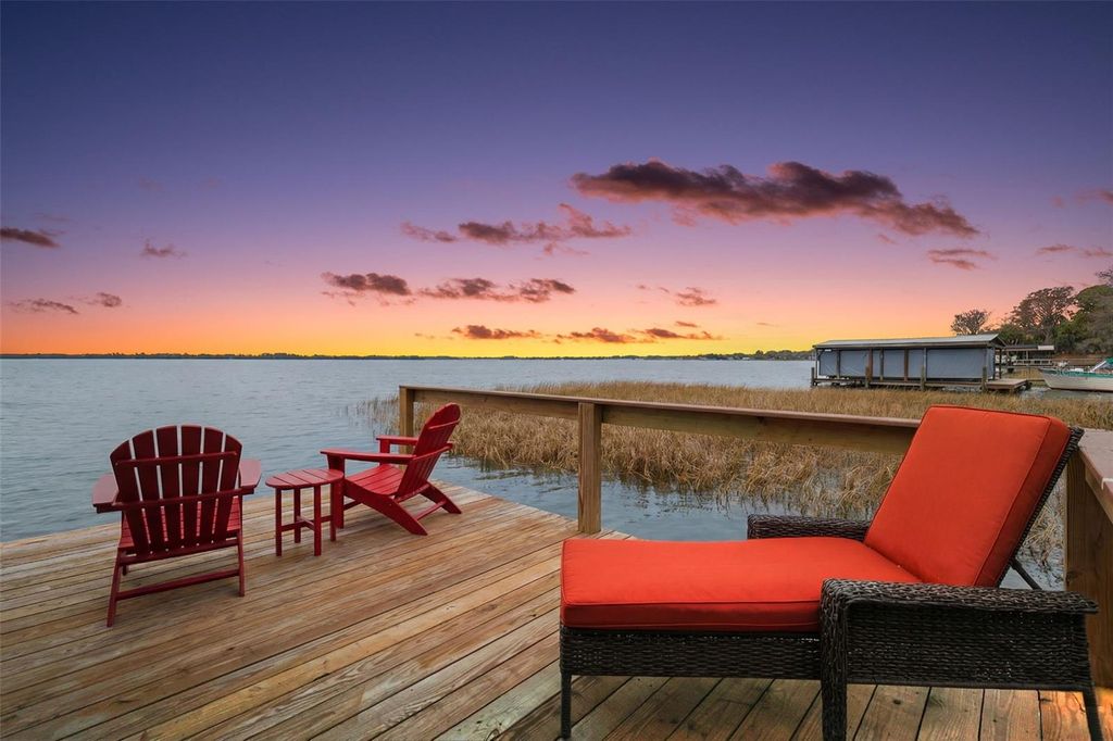 Photo of 33225 Lakeshore Drive, Tavares, FL 32778 (MLS # G5108512)