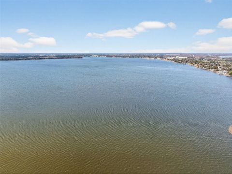 Tiny photo for 33225 Lakeshore Drive, Tavares, FL 32778 (MLS # G5108512)