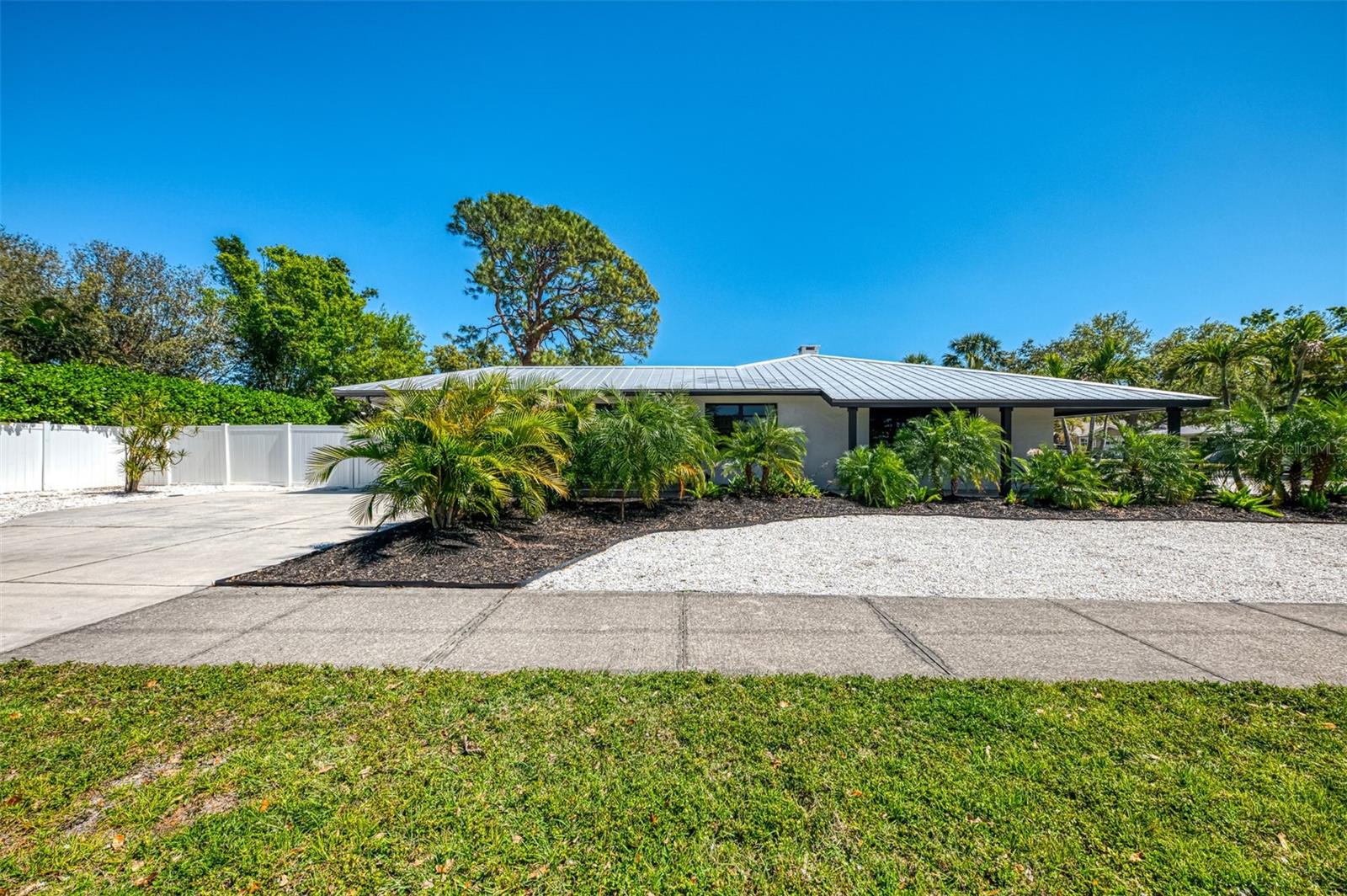 2105 HIBISCUS STREET