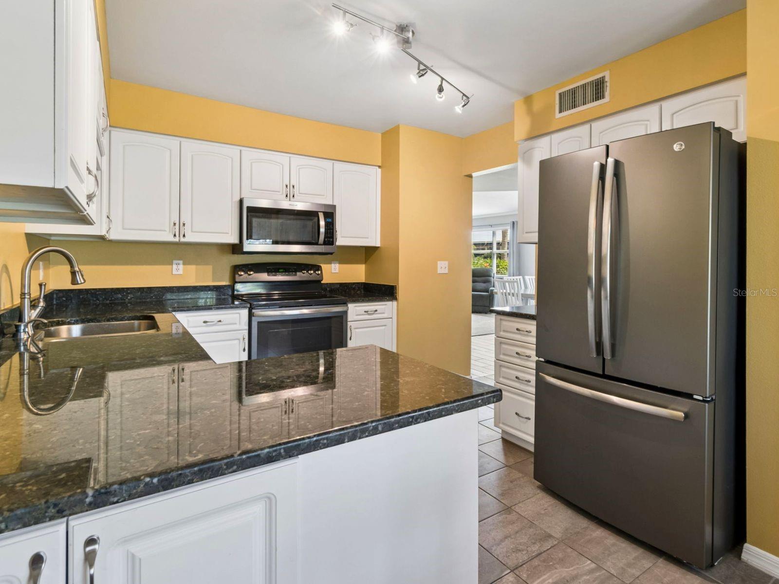 FAIRWAY PALMS - Residential