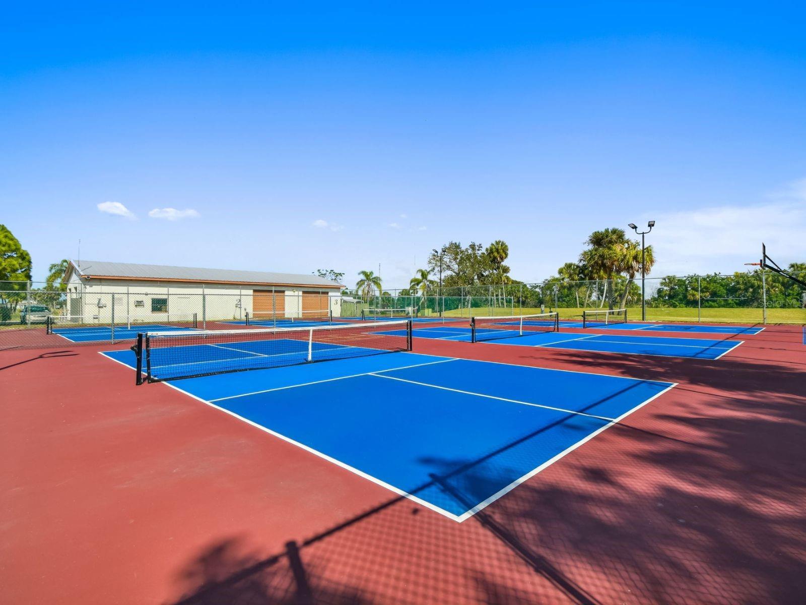 FAIRWAY PALMS - Residential