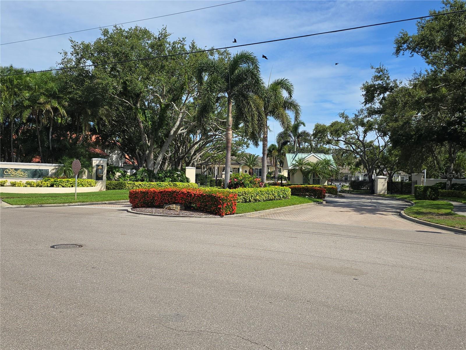 LOOP OF NORTHWEST BRADENTON - Residential