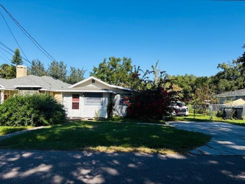 Photo of 2011 E Grant Avenue, Orlando, FL 32806 (MLS # O6357398)