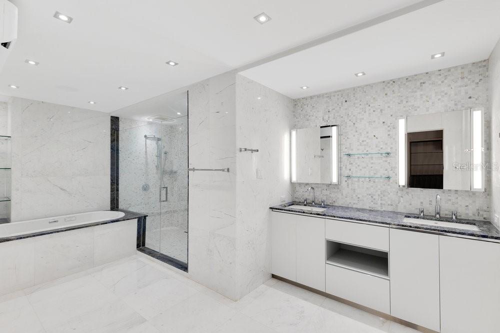 CONDOMINIO MIRADOR DEL PARQUE - Residential