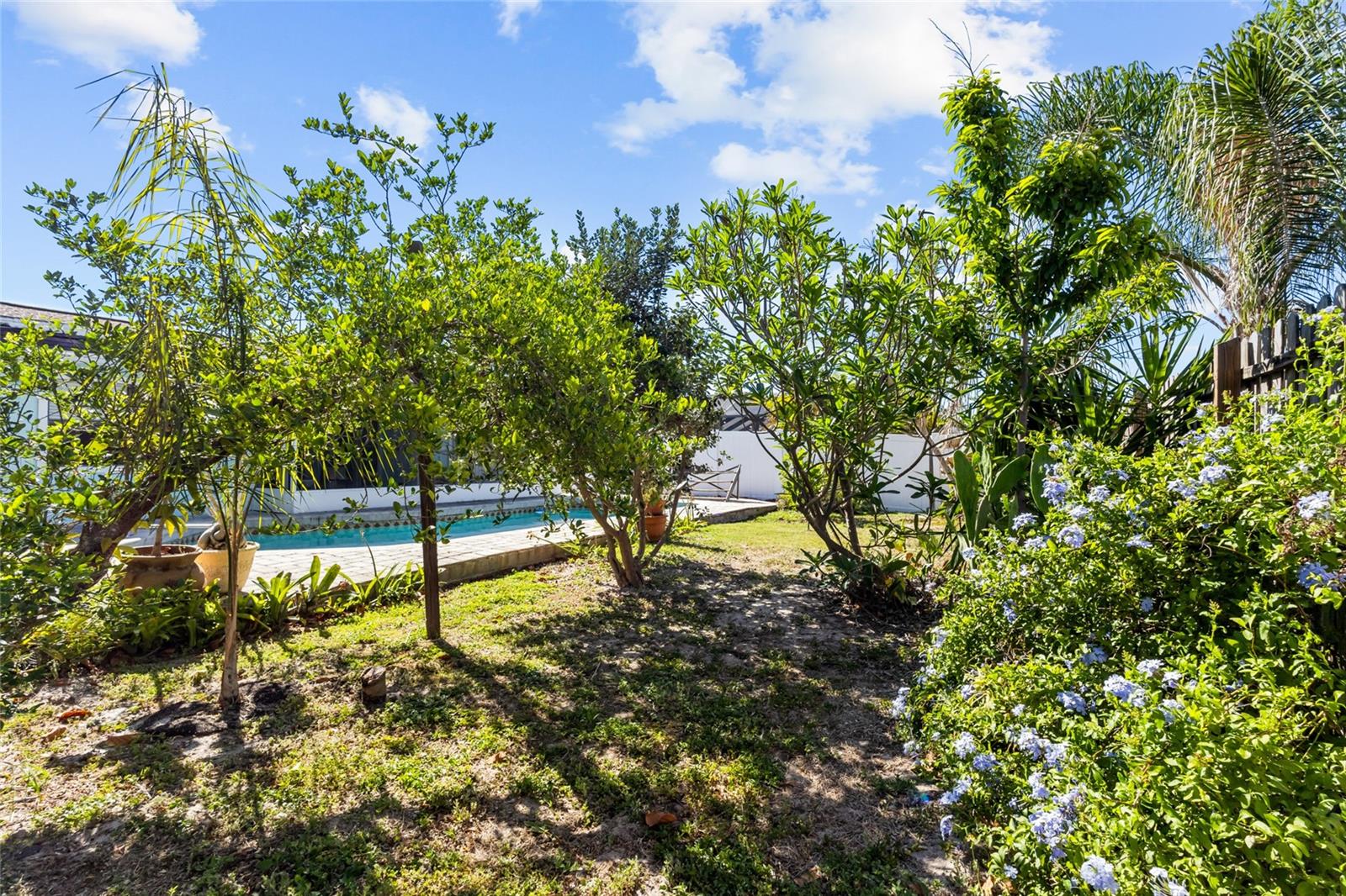 LAKE SARASOTA - Residential