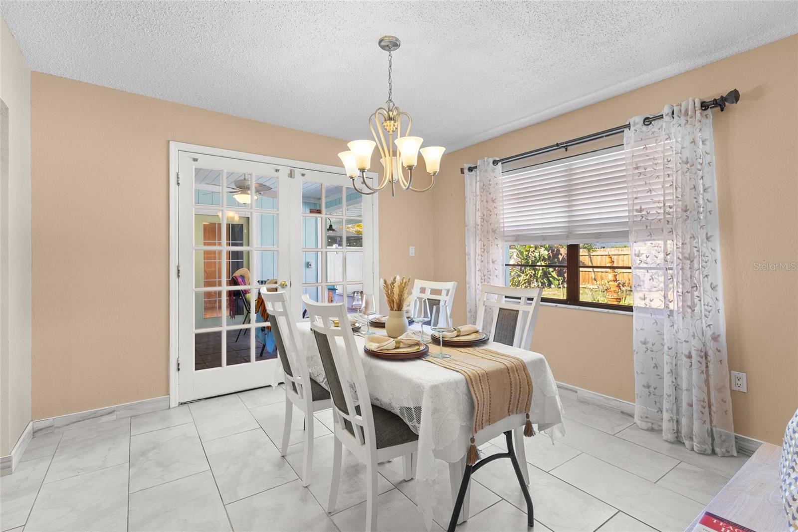 LAKE SARASOTA - Residential