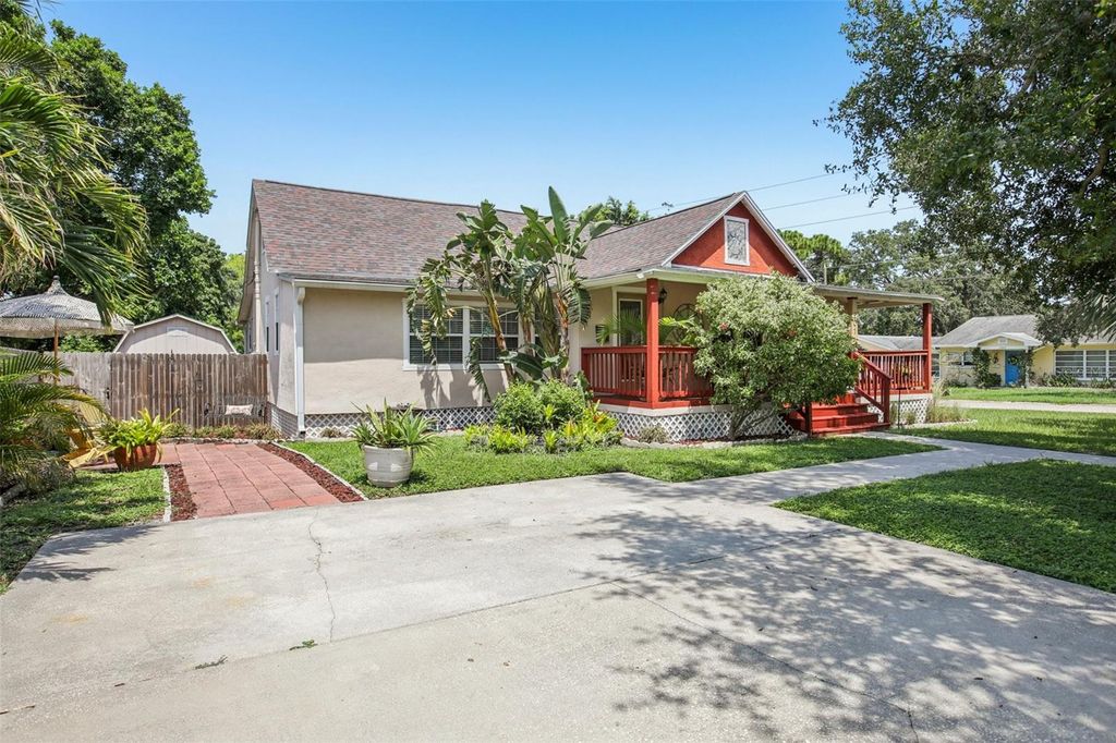 Photo of 501 32nd Avenue N, St Petersburg, FL 33704 (MLS # TB8462167)