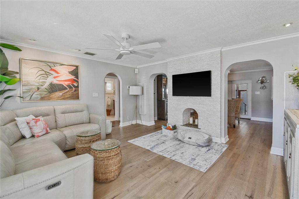 Photo of 467 31st Avenue N, St Petersburg, FL 33704 (MLS # TB8479039)