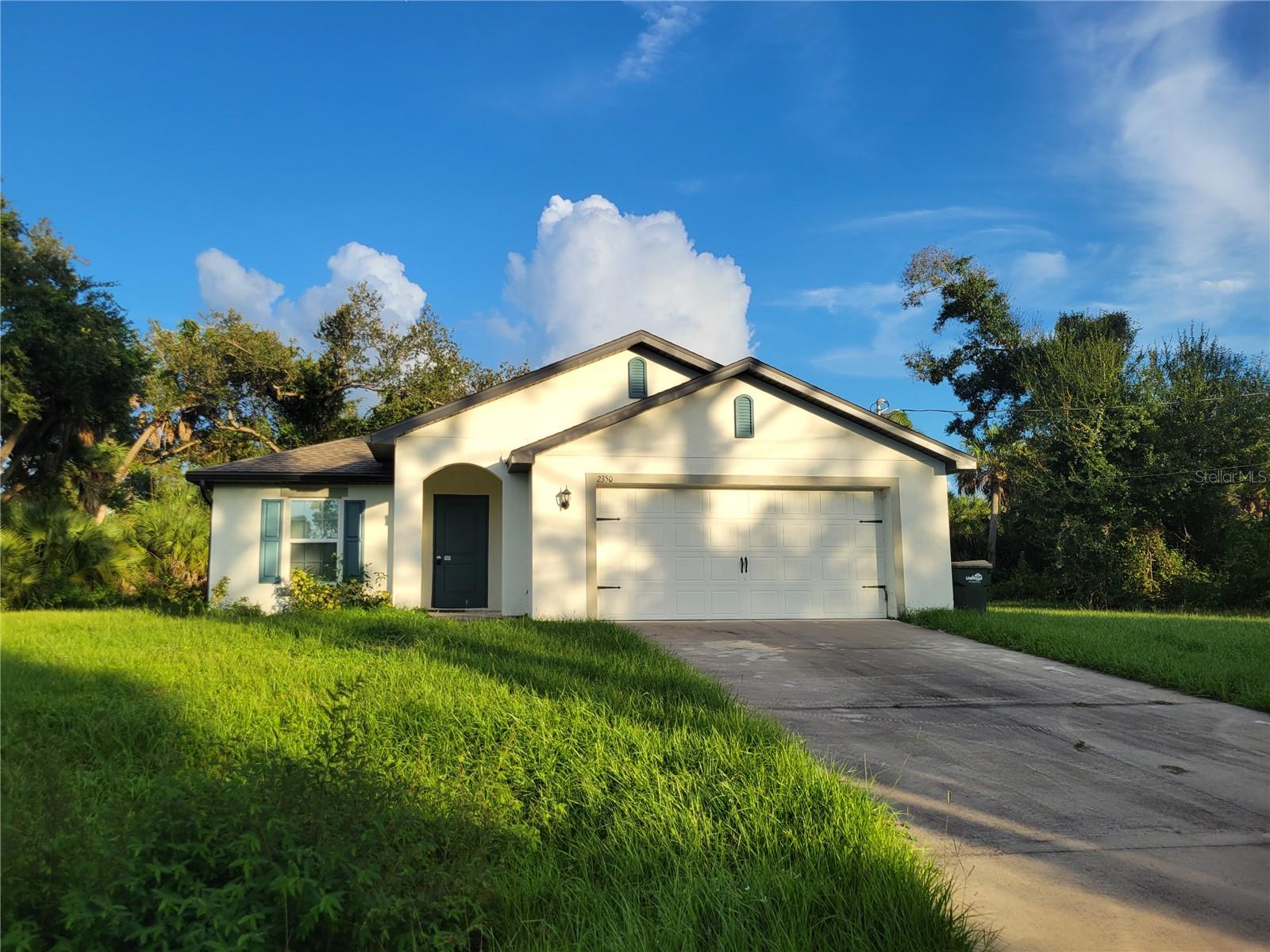 Short Sale. Built in 2022, this beautiful 3-bedroom, 2-bathroom home offers the perfect blend of modern comfort and Florida lifestyle. With nearly 1,689 sq ft of living space, it features an open floor plan that’s ideal for both daily living and entertaining.