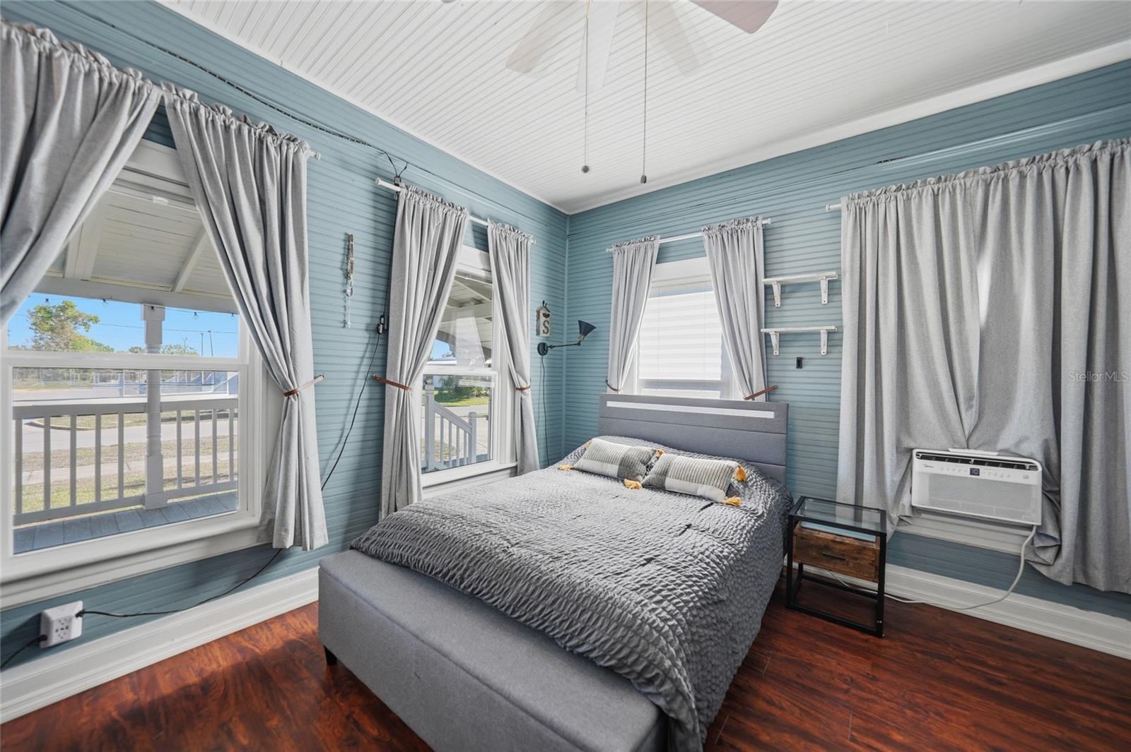 TOWN/ZOLFO SPGS - Residential