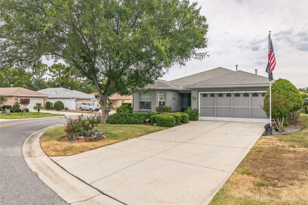 Photo of 9107 SW 102nd Circle, Ocala, FL 34481 (MLS # A4690338)