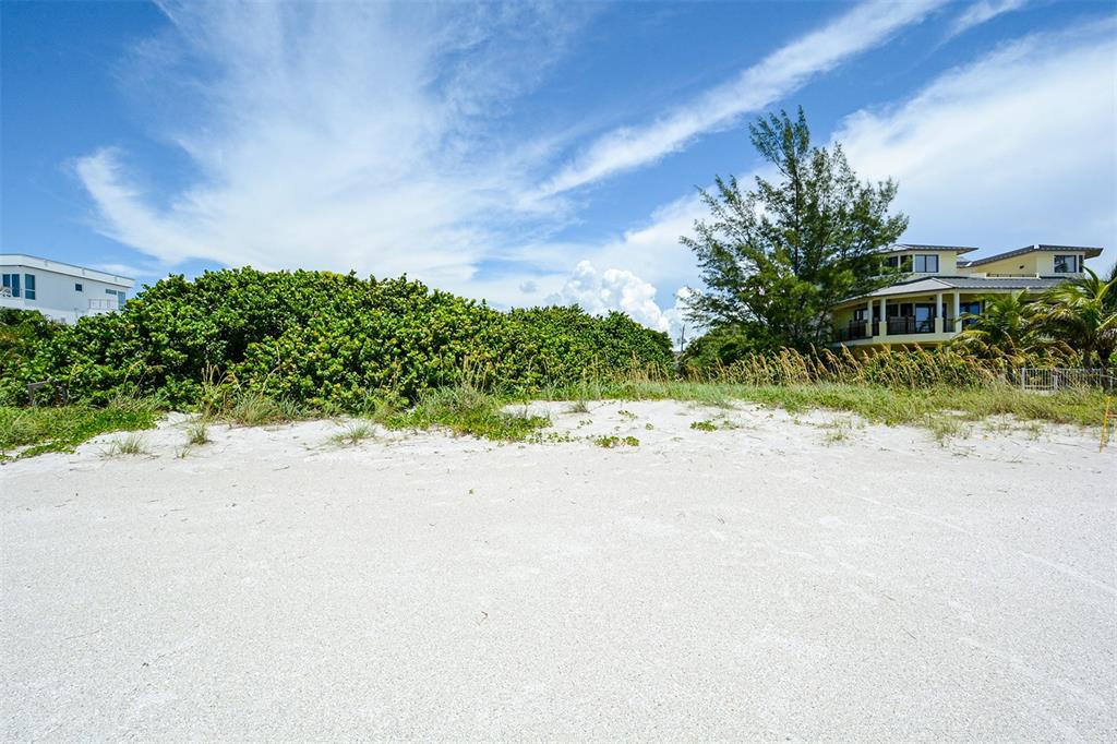 SLEEPY LAGOON - Land