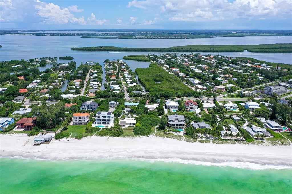 SLEEPY LAGOON - Land