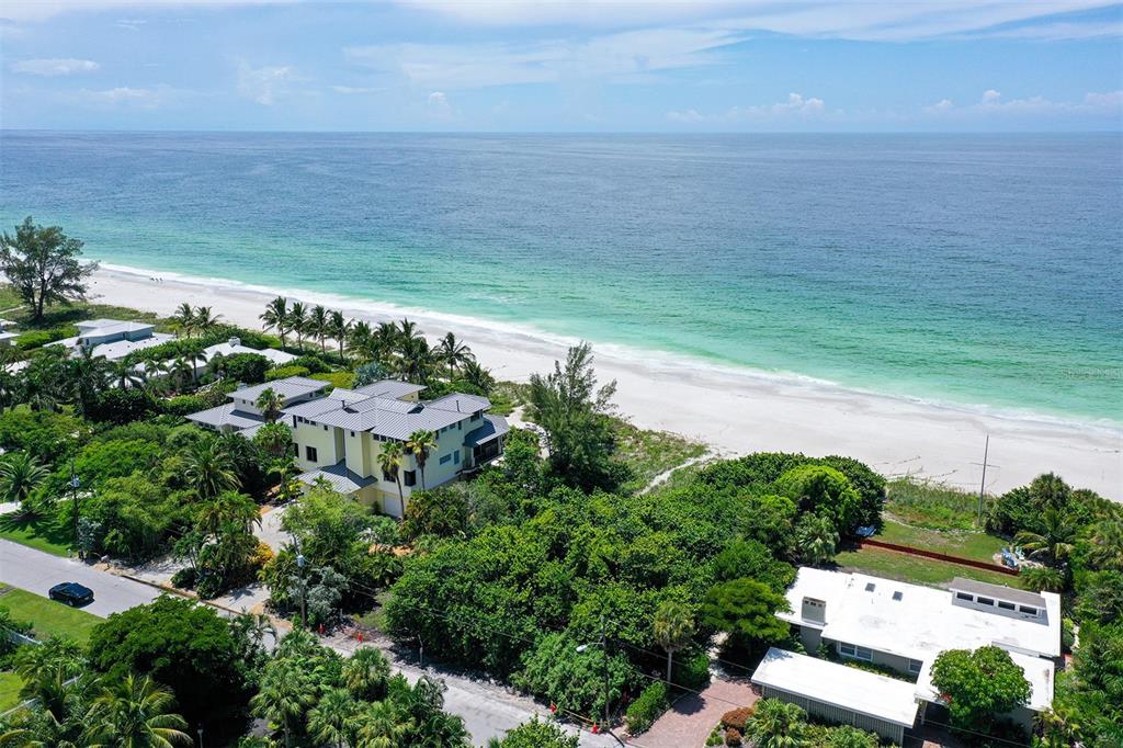 SLEEPY LAGOON - Land