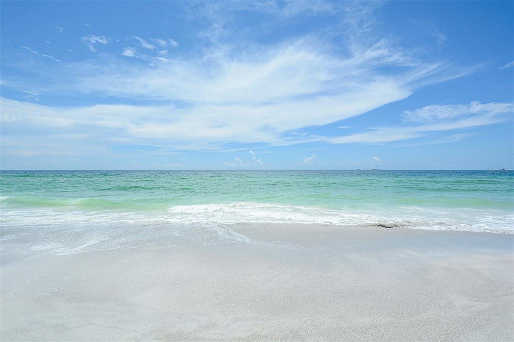 SLEEPY LAGOON - Land