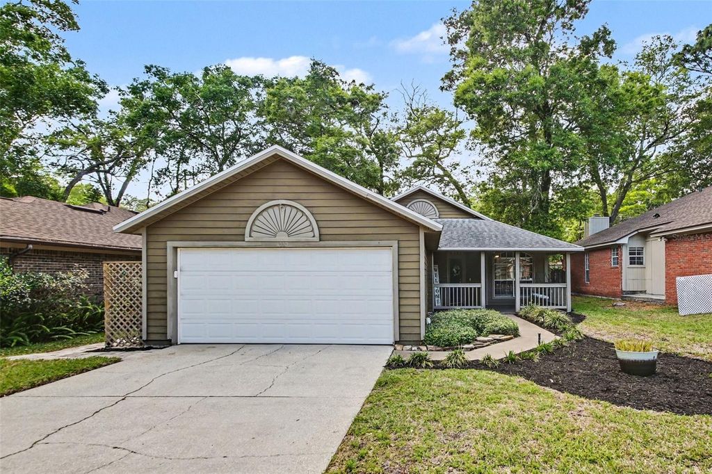 Photo of 1510 Royal Oaks Drive, Apopka, FL 32703 (MLS # O6399474)