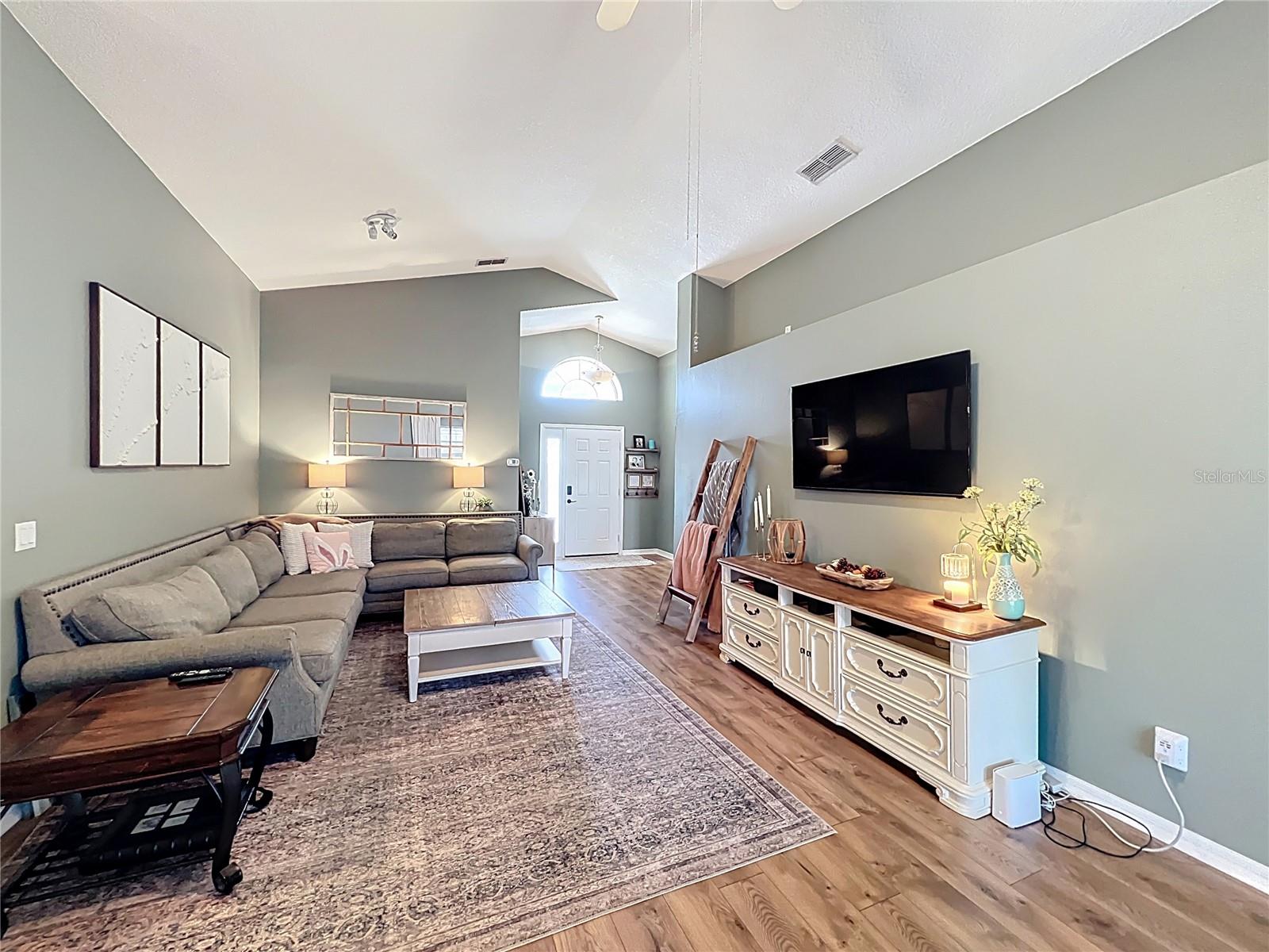 CEDAR GLEN OF ALOMA WOODS - Residential