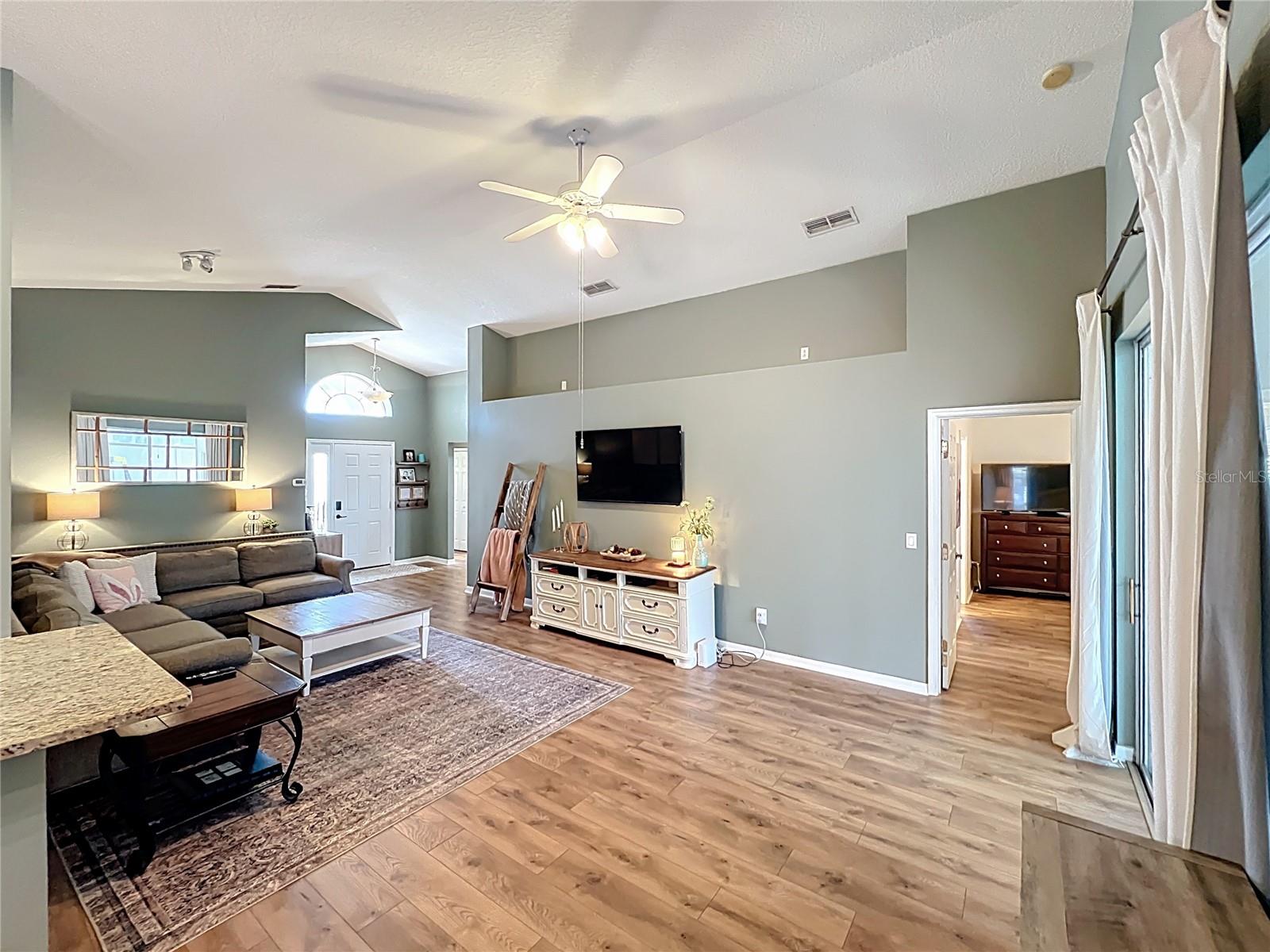 CEDAR GLEN OF ALOMA WOODS - Residential