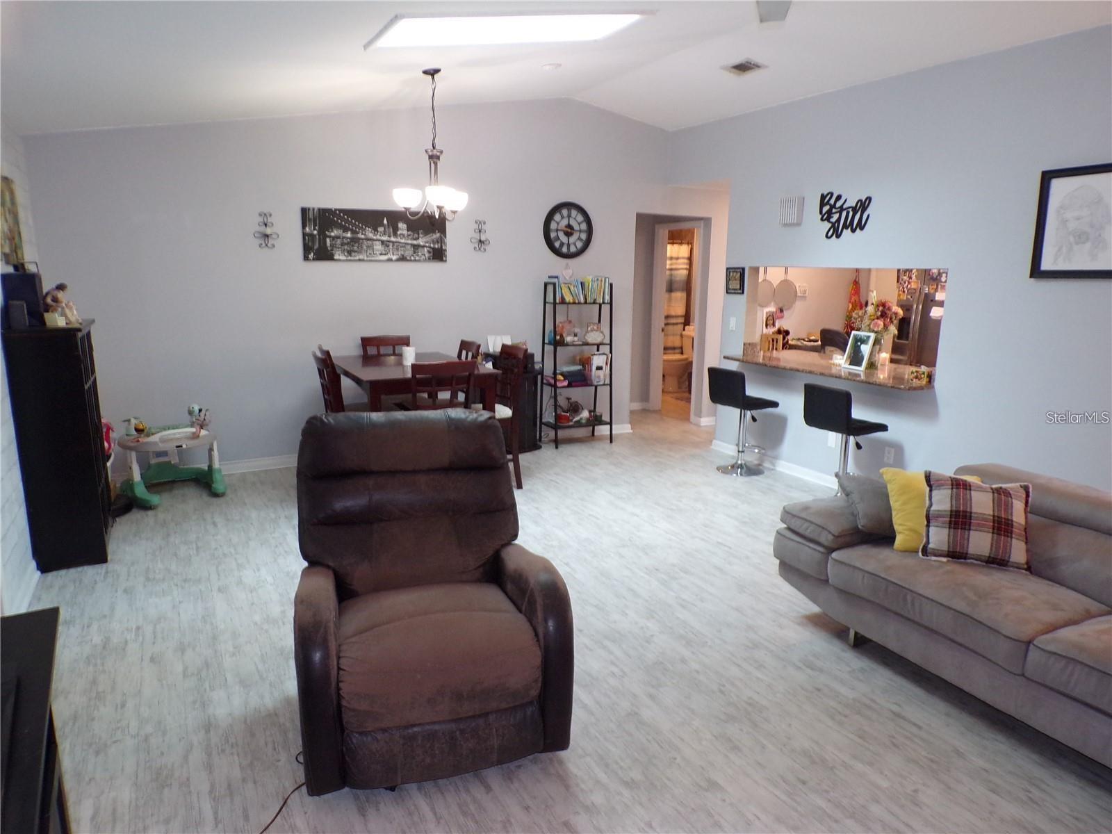 LAKES UNIT II PH I SEC I THE - Residential