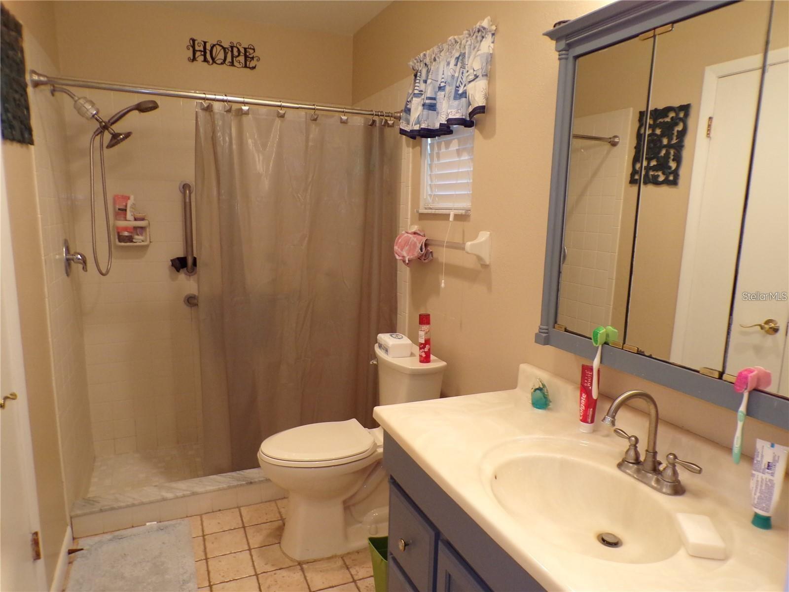 LAKES UNIT II PH I SEC I THE - Residential