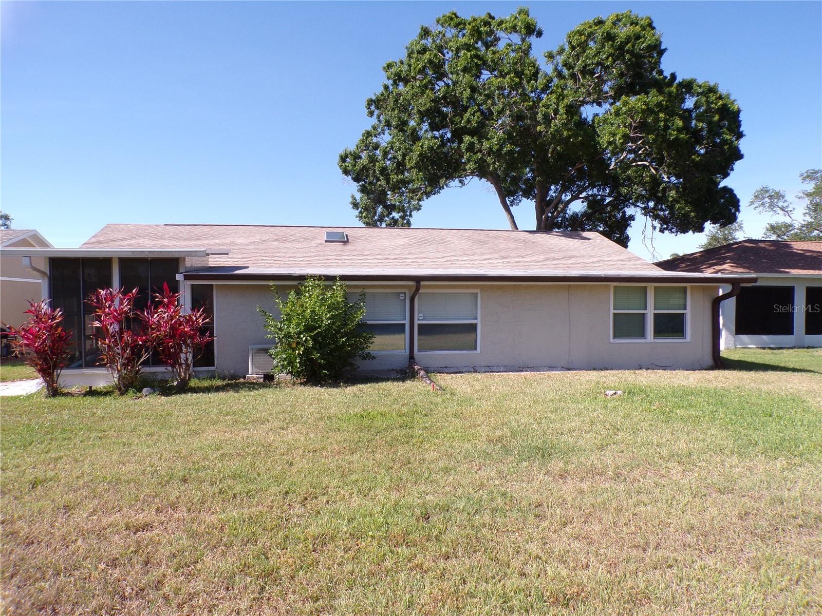 LAKES UNIT II PH I SEC I THE - Residential