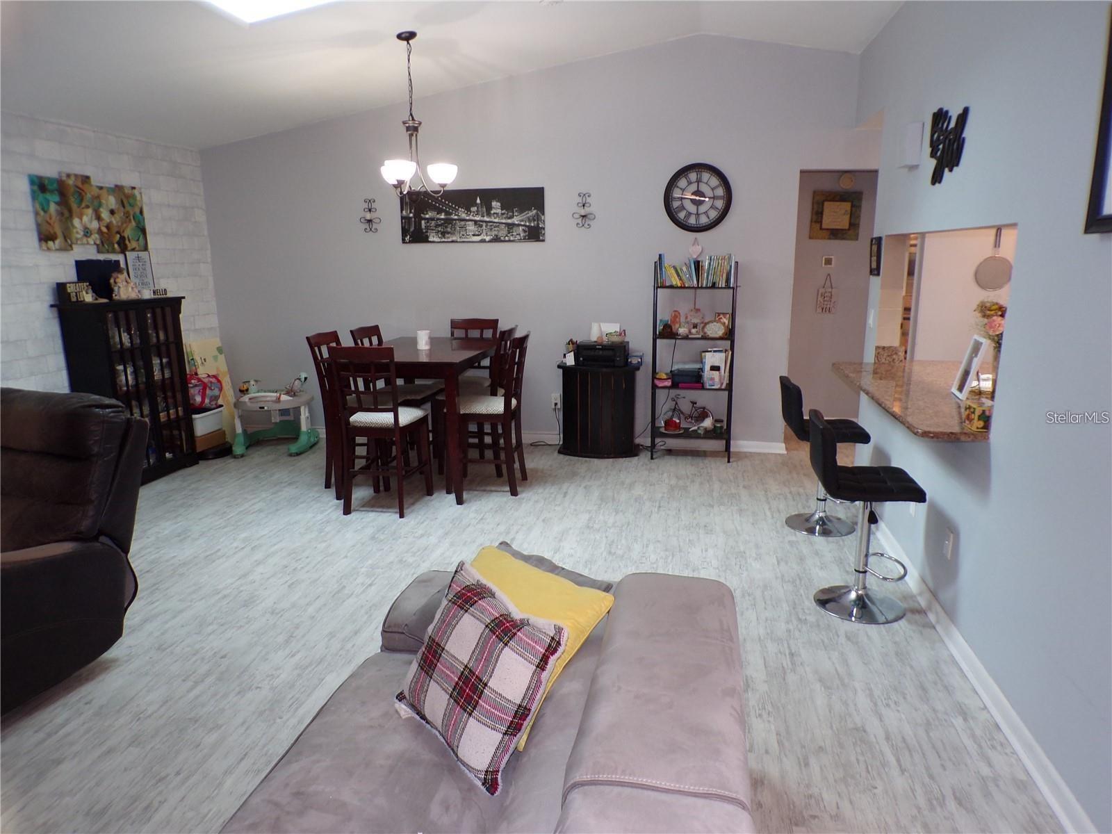 LAKES UNIT II PH I SEC I THE - Residential