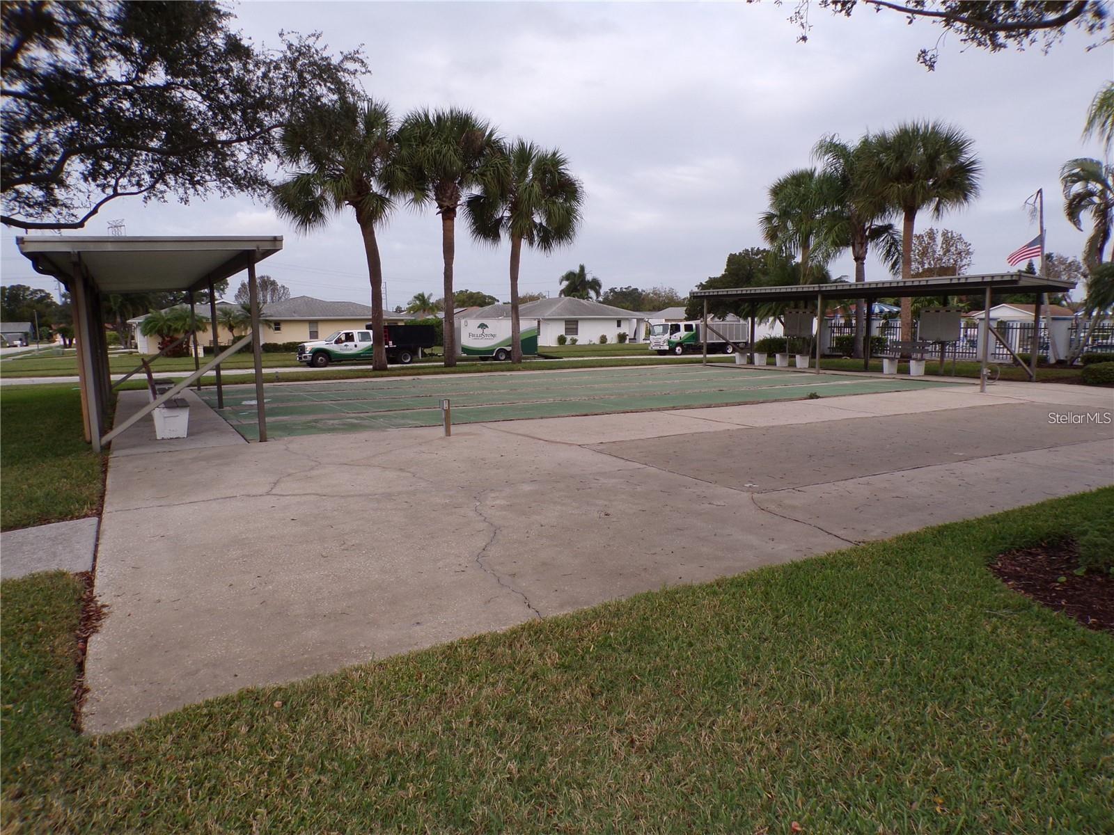 LAKES UNIT II PH I SEC I THE - Residential