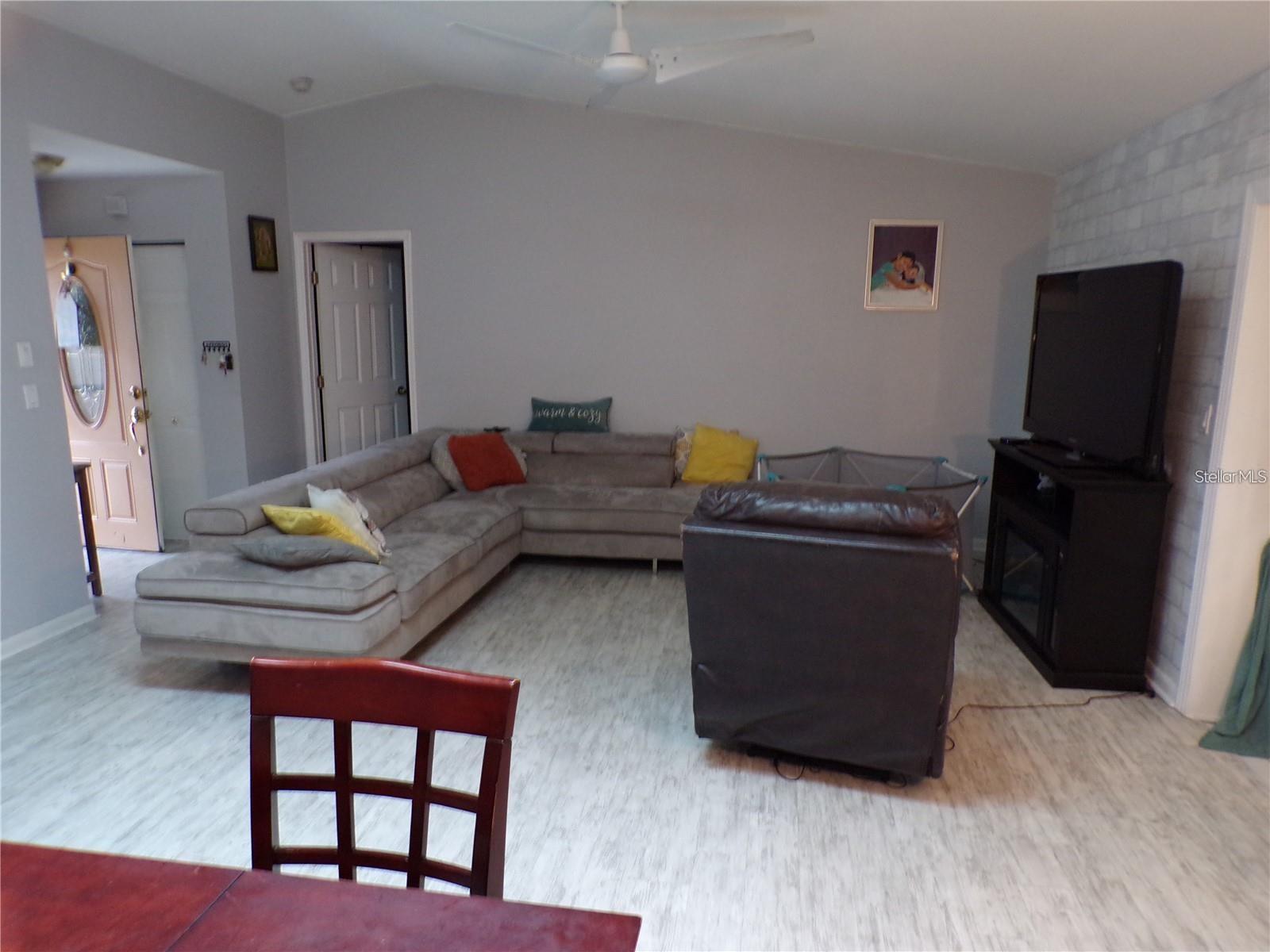 LAKES UNIT II PH I SEC I THE - Residential