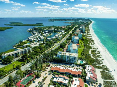 A home in LONGBOAT KEY