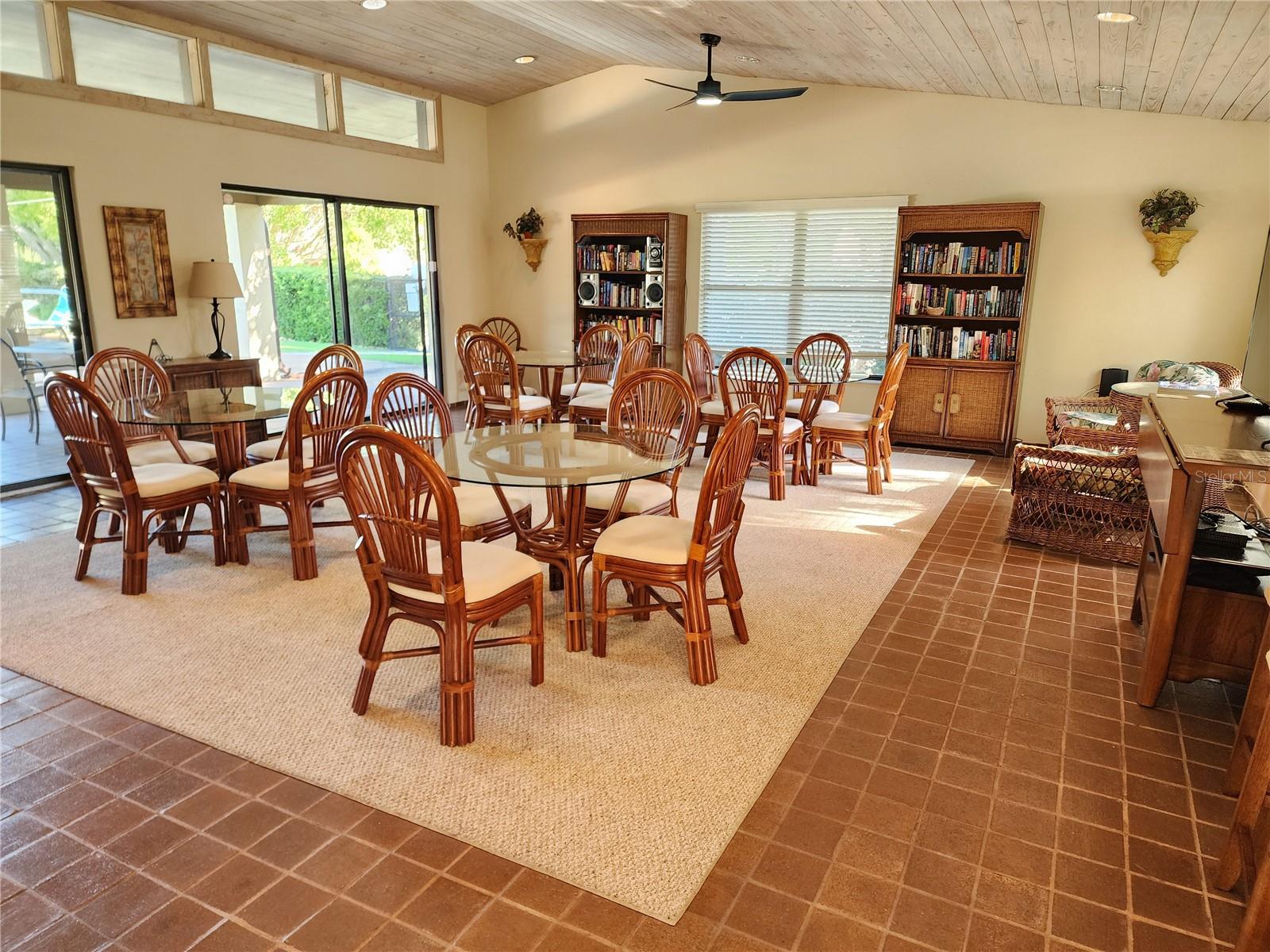 THE LAKES - Residential