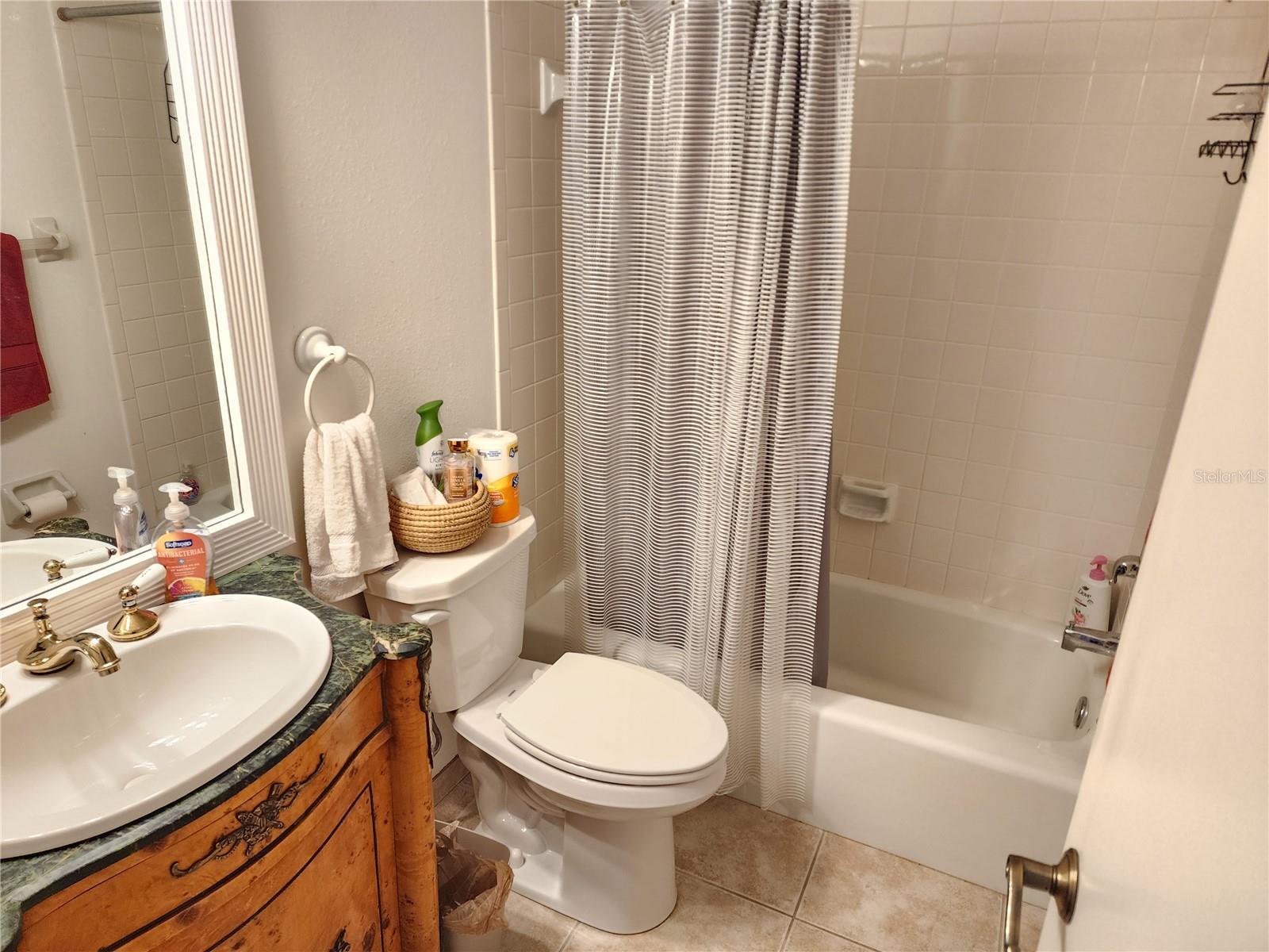 THE LAKES - Residential