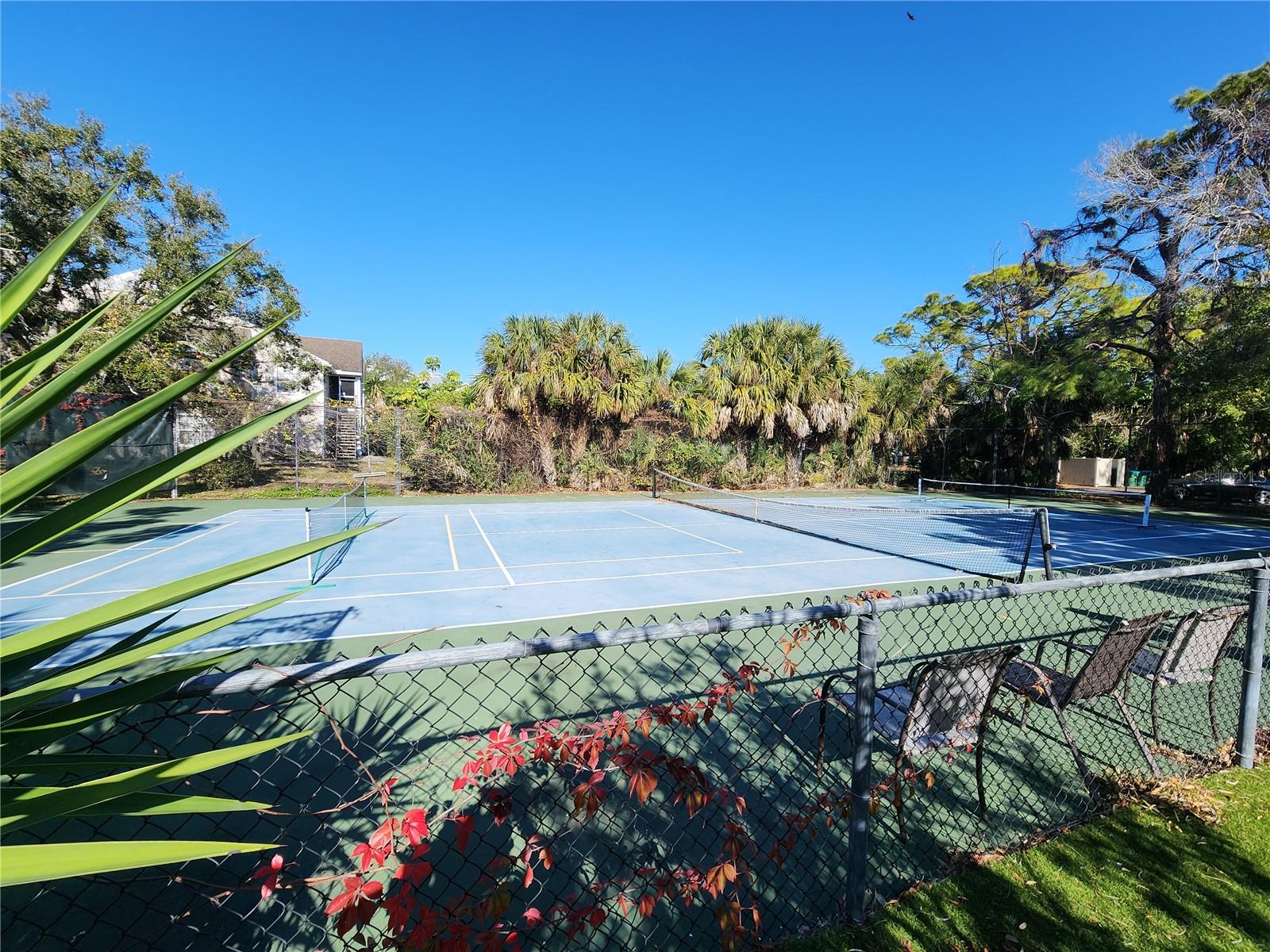 THE LAKES - Residential