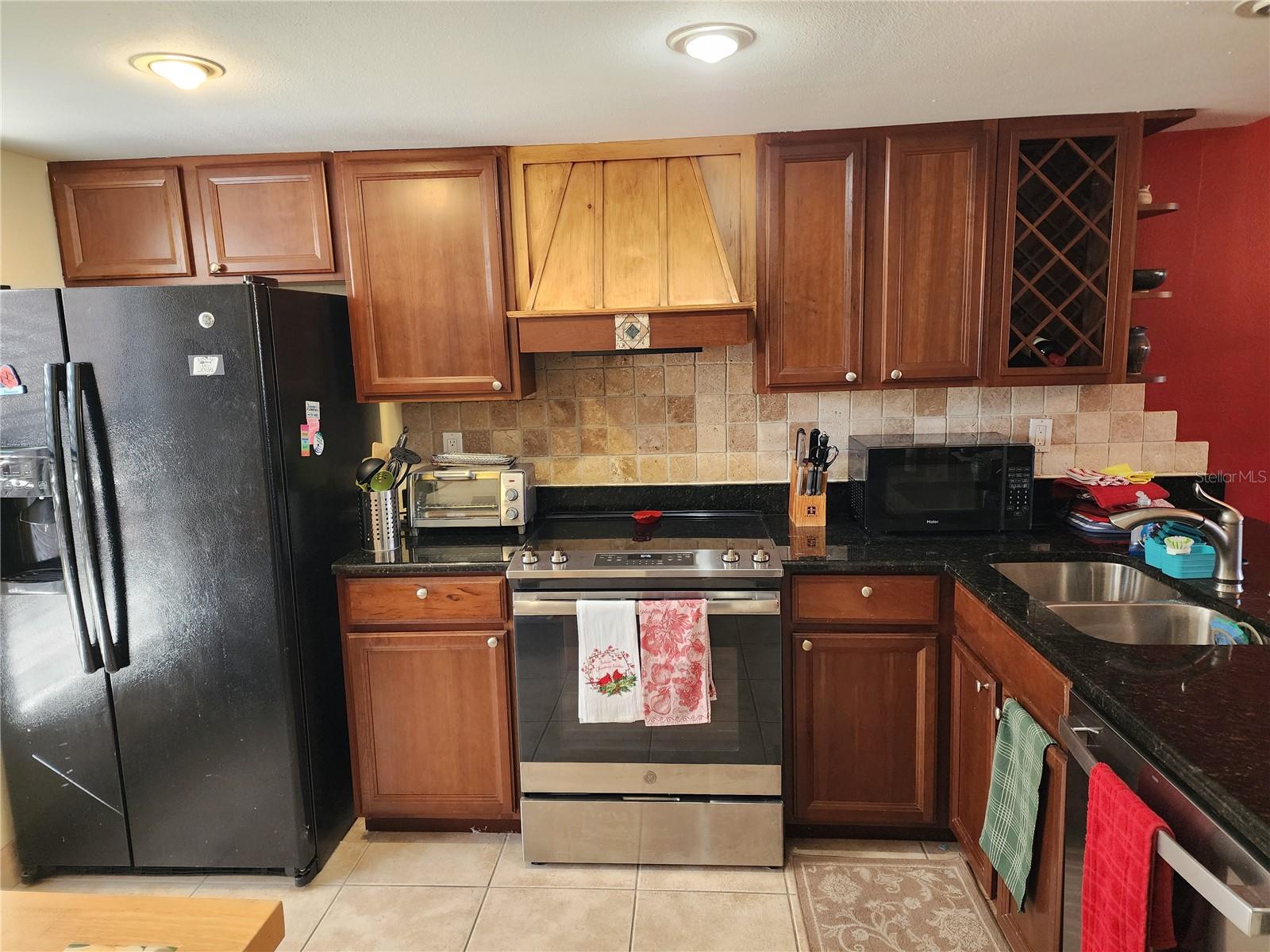 THE LAKES - Residential