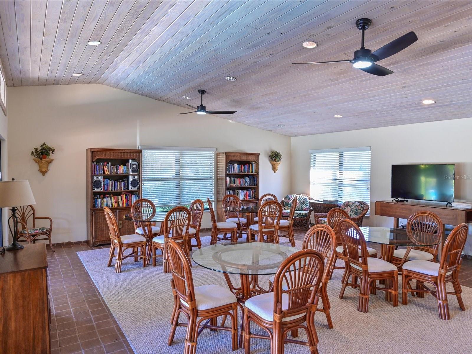 THE LAKES - Residential