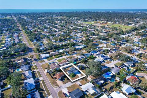 A home in SEMINOLE