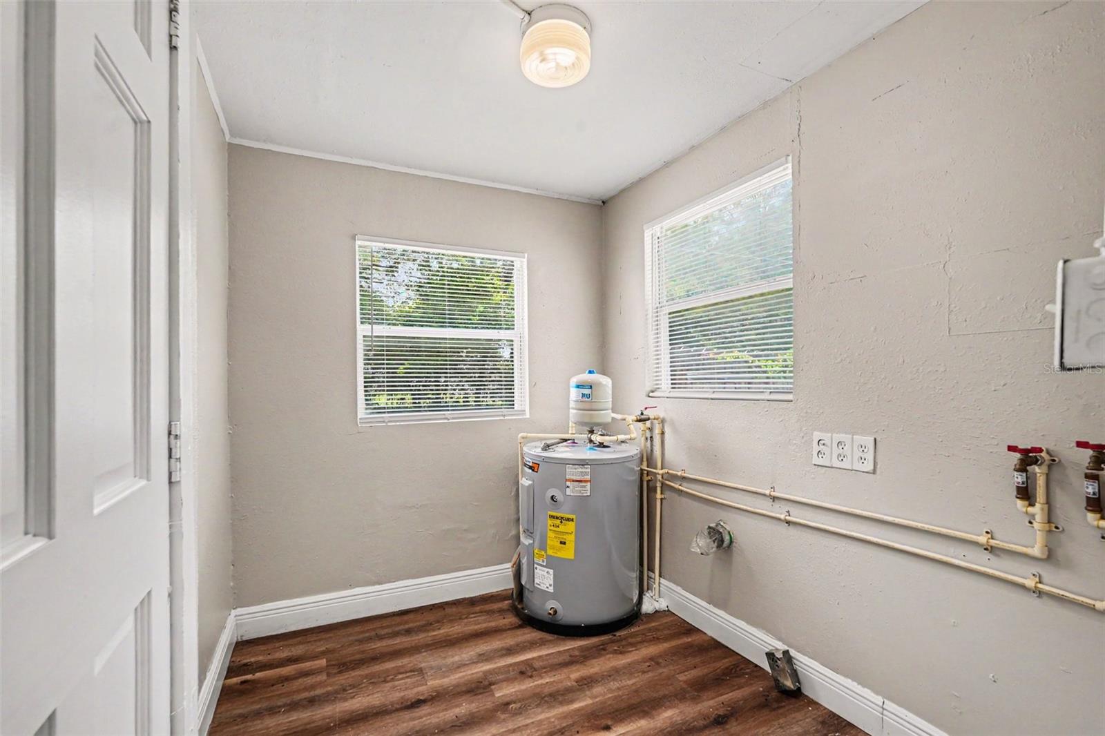 TUXEDO PARK - Residential