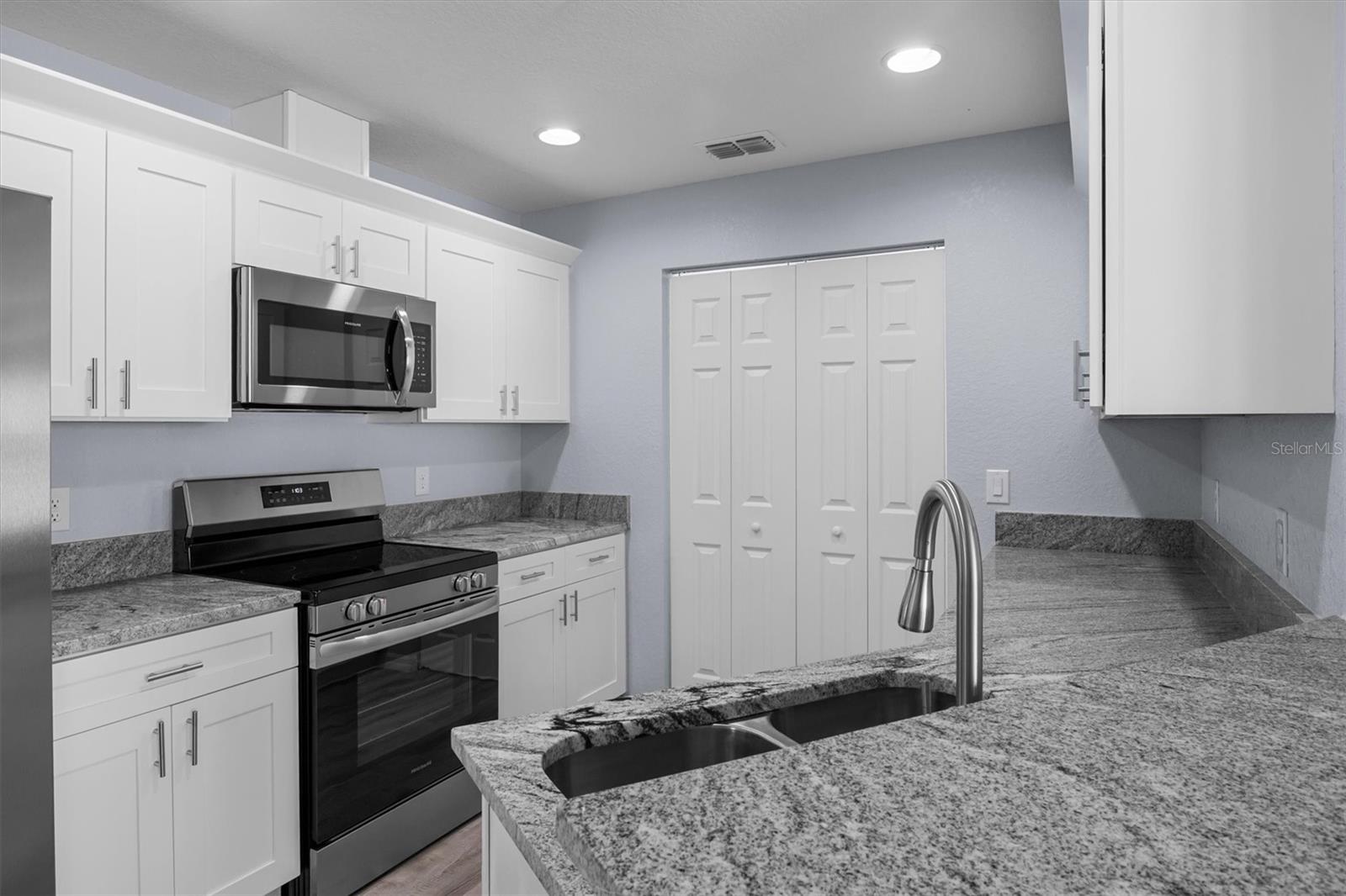 4153 OAK LOOP 0