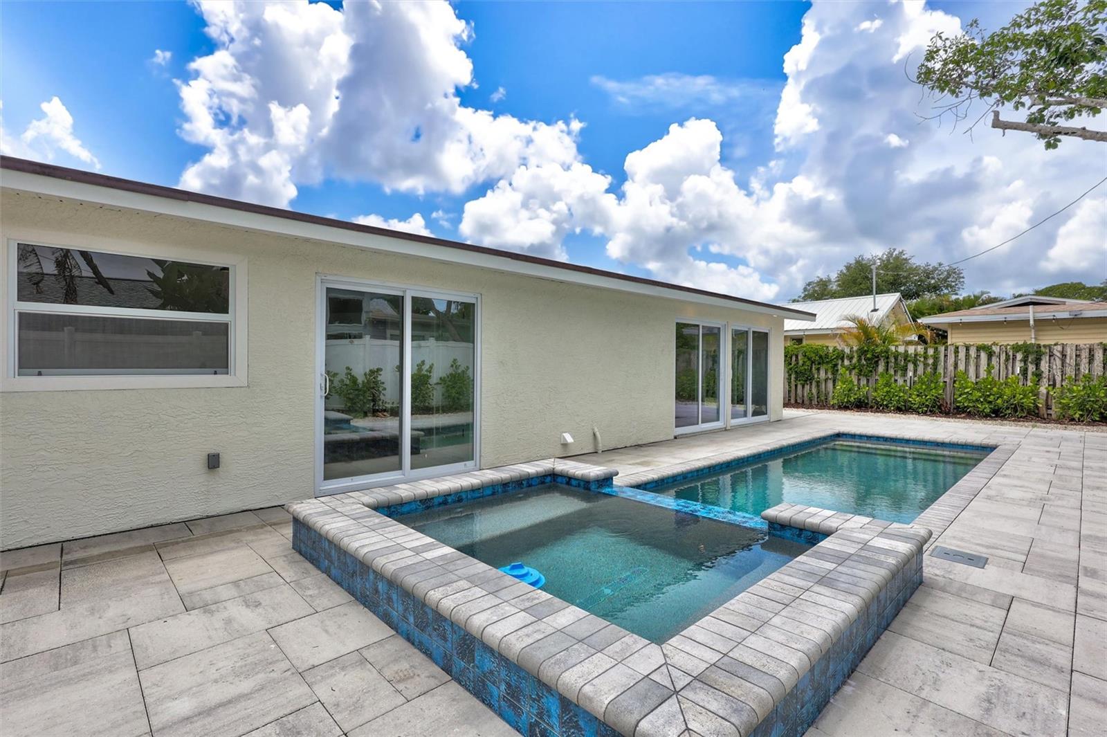 PAVER PARK ESTATES 1ST ADD - Residential